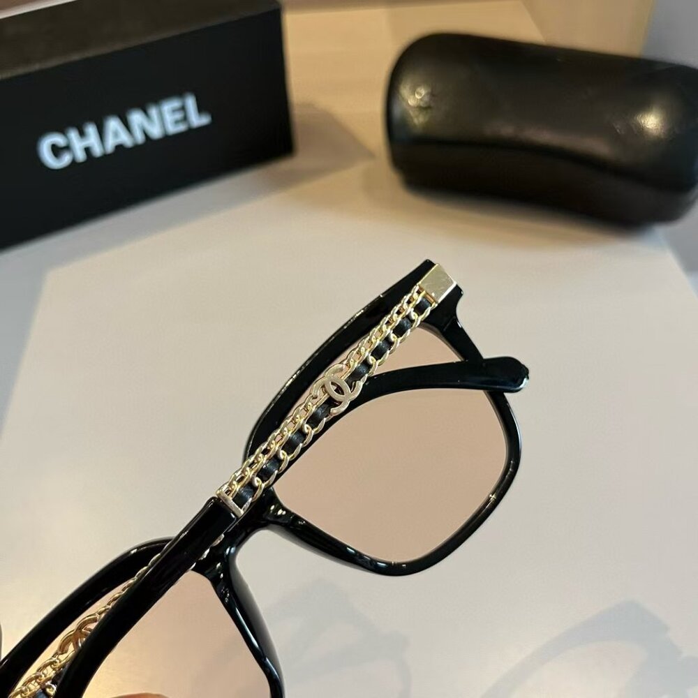 Chic Black Women’s Sunglasses - Picture 7 of 8